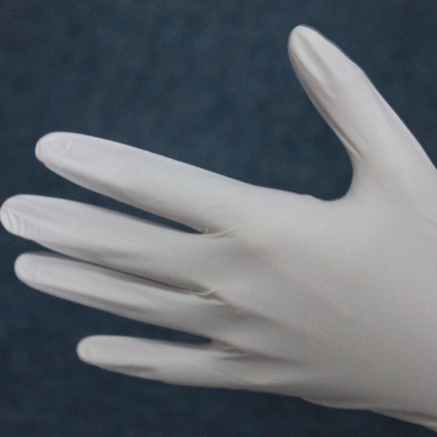Powder free disposable nitrile medical examination gloves